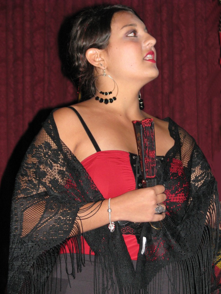 Sita sings "El Majo Timido/El Majo Discreto."